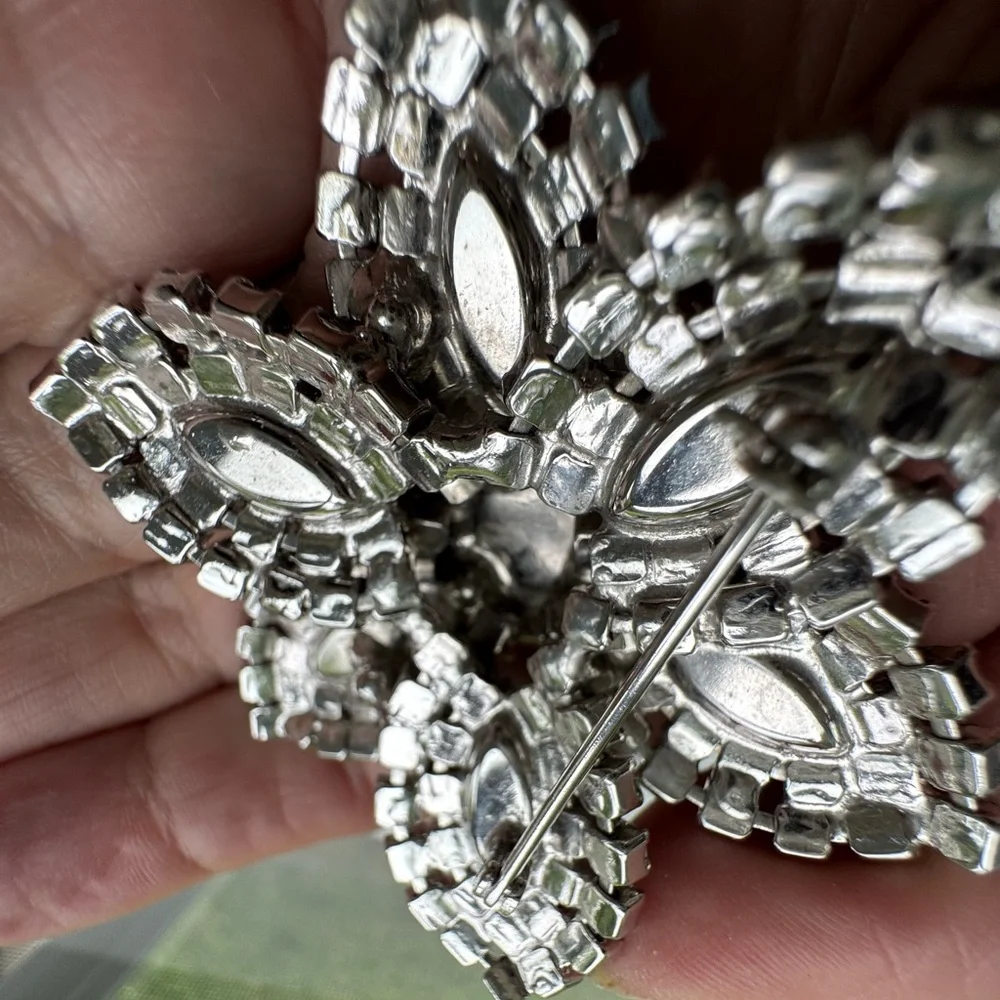 Vintage Sparkling Rhinestone Multilayered Starburst Brooch - Picture 6 of 7